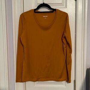 Women’s long sleeve scoop neck tee